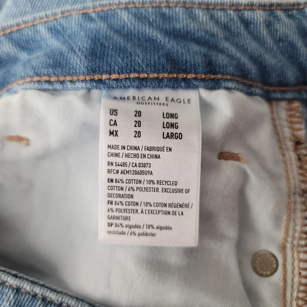 American Eagle Light Wash Tapered Leg Mom Jean 20 Long Color Cool Classic